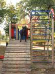 На детской площадке